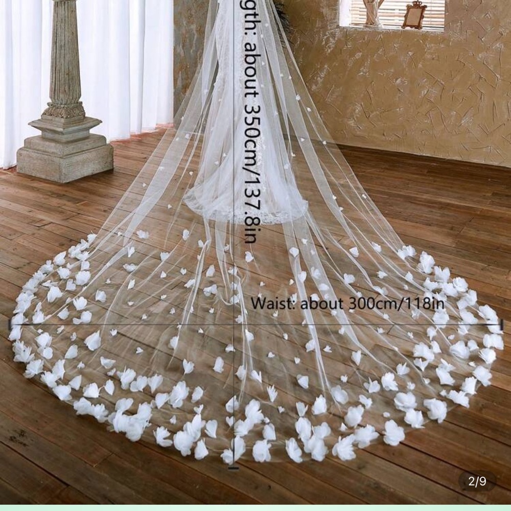 SHEIN White Bridal Veil with 3D Floral Trim - Picture 3 of 3